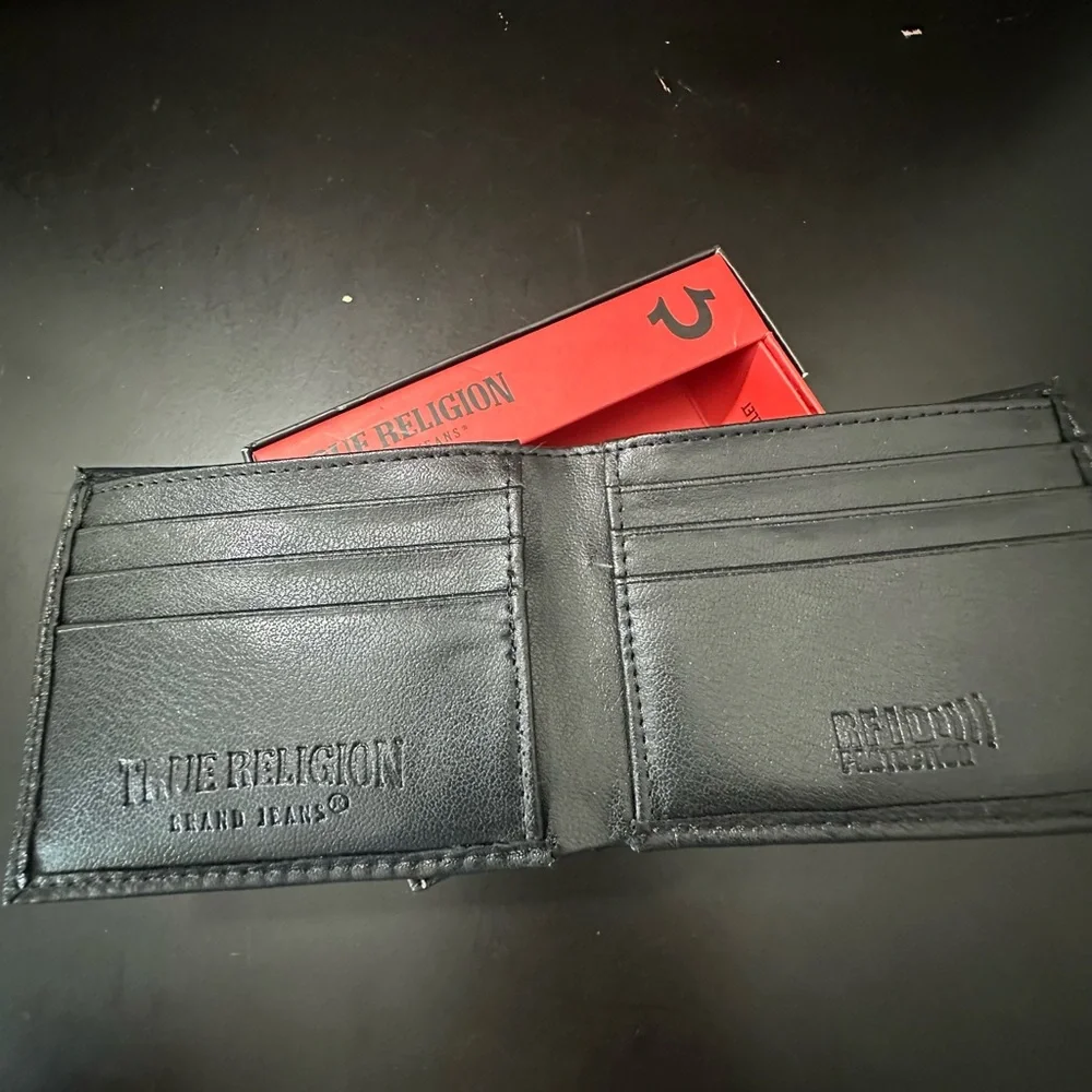 🆕True Religion Bifold Leather Wallet